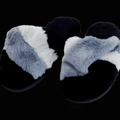 Action Fluffy slippers